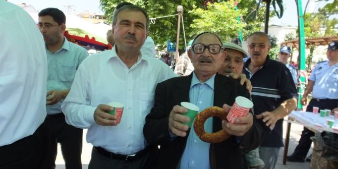 Bigadiç’de Belediye Çeşmesinden Buz Gibi Ayran Aktı