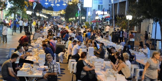 Ramazan’da 30 Bin Kişi Mahalle İftarlarında Bir Araya Geldi