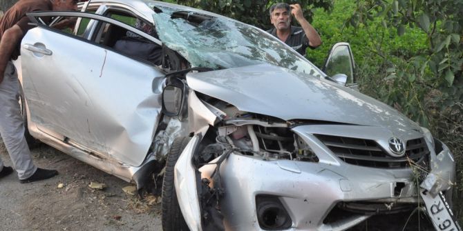 Tarlaya Uçan Otomobilde Can Pazarı