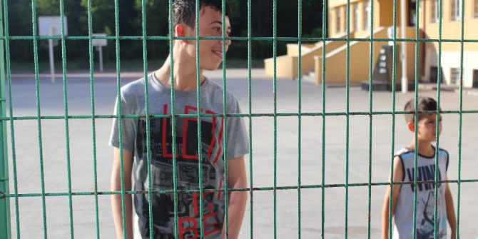 Okul Bahçesinde Mahsur Kalan Engelliyi İtfaiye Kurtardı