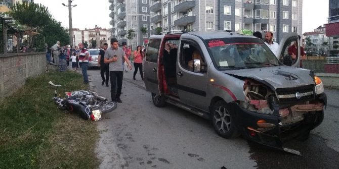 Dolmuş Taksi İle Motosiklet Çarpıştı: 1 Yaralı