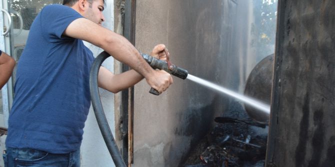 Alevler Binanın İkinci Katına Kadar Yükseldi