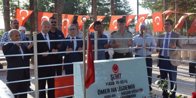 Niğde Valisinin İlk İşi Ömer Halisdemir’in Kabrini Ziyaret Etmek Oldu