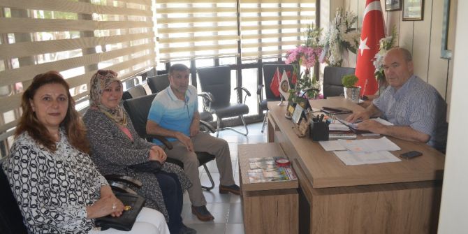 Ak Parti’li Kadınlar Esnaf Temsilcilerini Ziyaret Etti