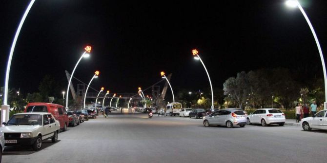 Aliağa Caddeleri Işıl Işıl