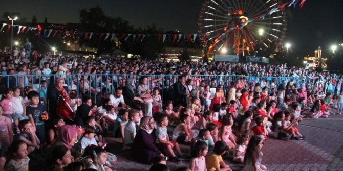 Çocuklar ‘Rafadan Tayfa’ İle Doyasıya Eğlendiler