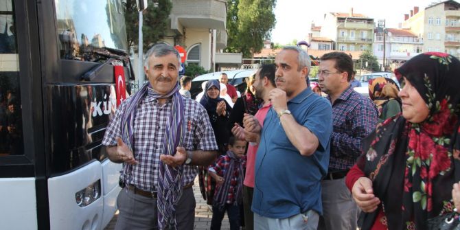 Ramazan Umrecileri Dualarla Karşılandı