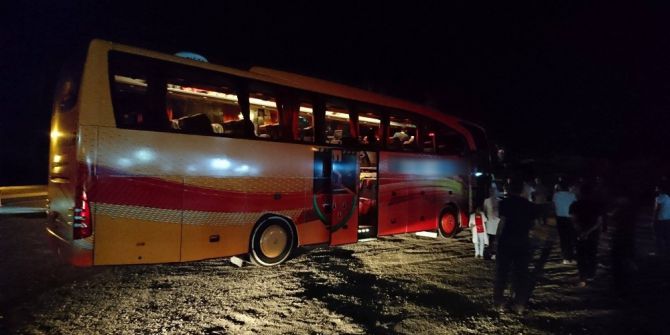Dinlenme Bölümünde Uyuyan Otobüsün Yedek Şoförü Yola Savruldu