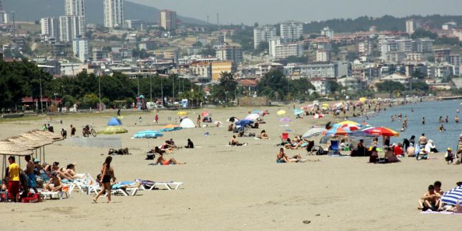 Sıcak Hava Sahillere Akın Ettirdi