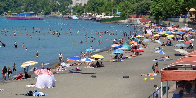 Karadeniz Sahilindeki Plajlar Doldu
