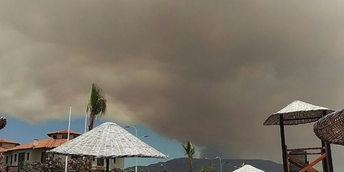 İzmir’de Makilik Alanda Çıkan Yangın Büyüyor