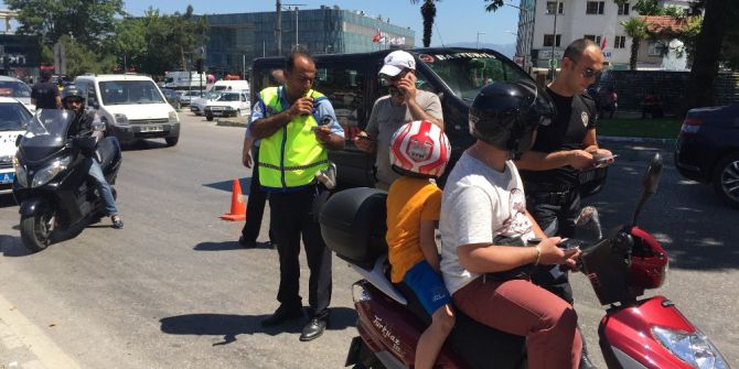 Sıcaktan Bunalıp Kask Takmayan Motosikletçilere Ceza Yağdı