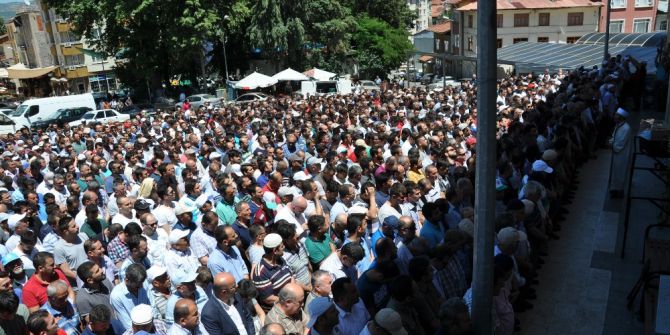 Simav’da Bıçaklanarak Öldürülen Genç İş Adamı Fatih Aydar Son Yoculuğuna Uğurlandı