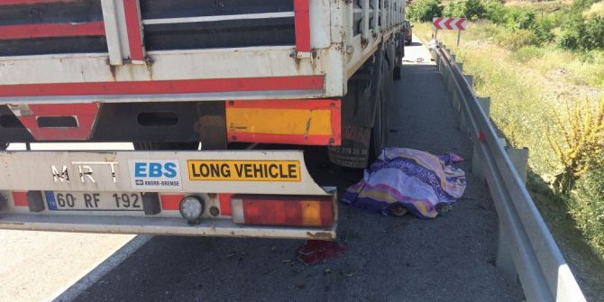 Tırın Çarptığı Karı-koca Hayatını Kaybetti