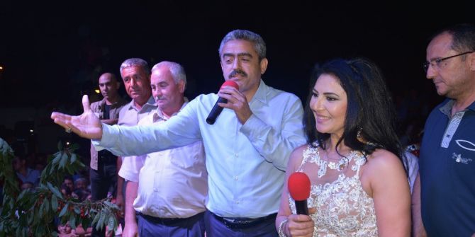 Ankaralı Ayşe, Kiraz Festivalinde 10 Bin Kişiyi Coşturdu