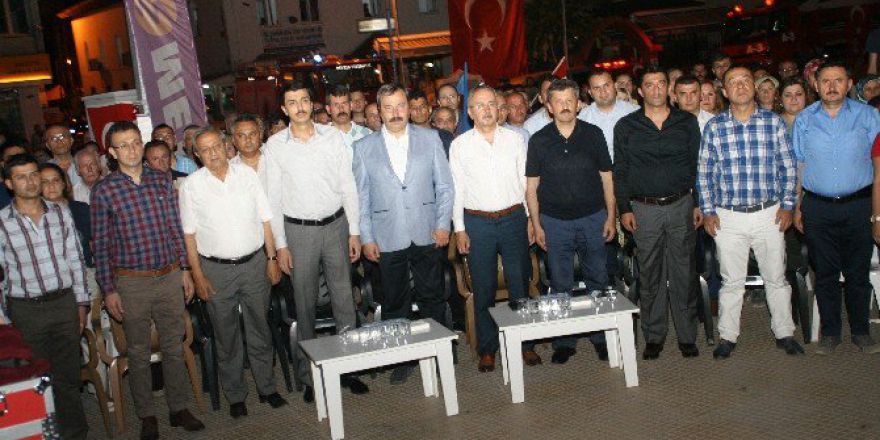 Devrek’te Demokrasi Nöbetine Öğretmenlerden Türkülü, Şiirli Destek
