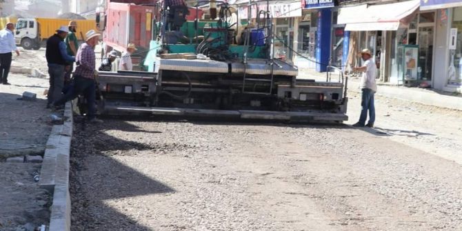 Tutak’ta Yol Ve Kaldırım Çalışmaları Başladı
