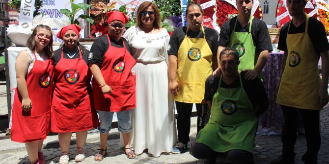 Bu Kafenin Çalışanları Down Sendromlu