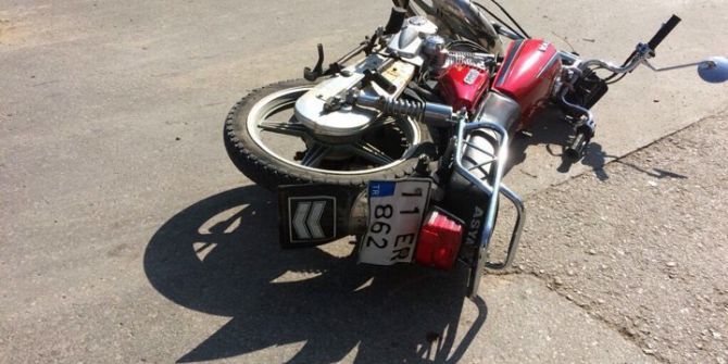 Kamyonetle Motosiklet Çarpıştı: 2 Yaralı