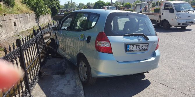 İki Otomobil Kavşakta Çarpıştı: 1 Yaralı