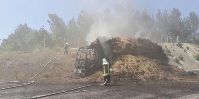 Saman Yüklü Kamyon Kül Oldu