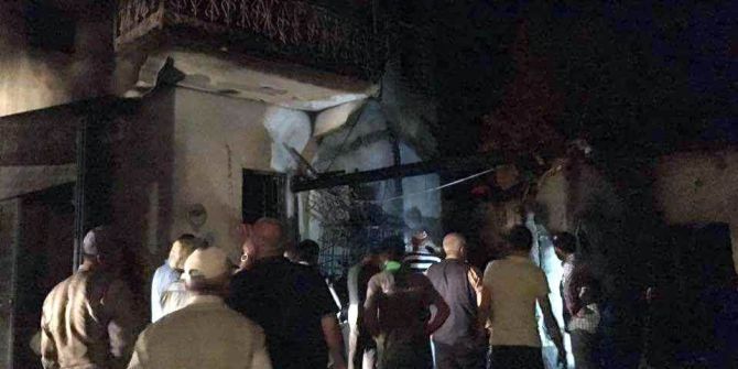 Altıntaş’ta Yangın, 2 Katlı Ev Ve Tek Katlı Ahşap Bina Kül Oldu