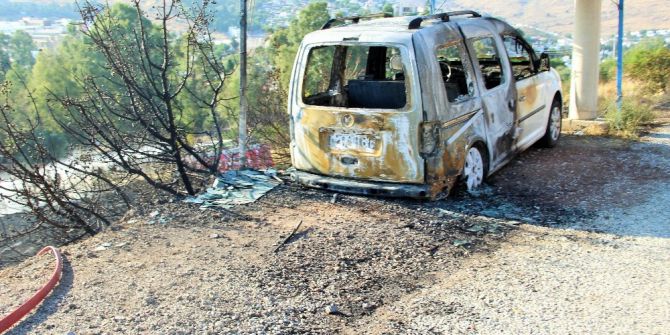 Makilik Yangını Park Halindeki Araçlara Sıçradı