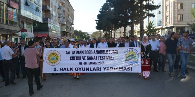 Tatvan Doğu Anadolu Kültür Ve Sanat Festivali Başladı