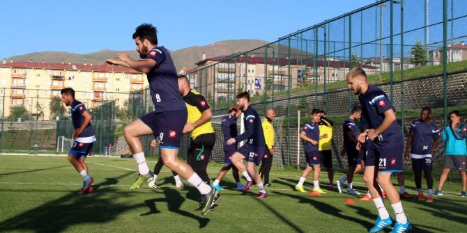 B.b. Erzurumspor İlk Antrenmanına Çıktı