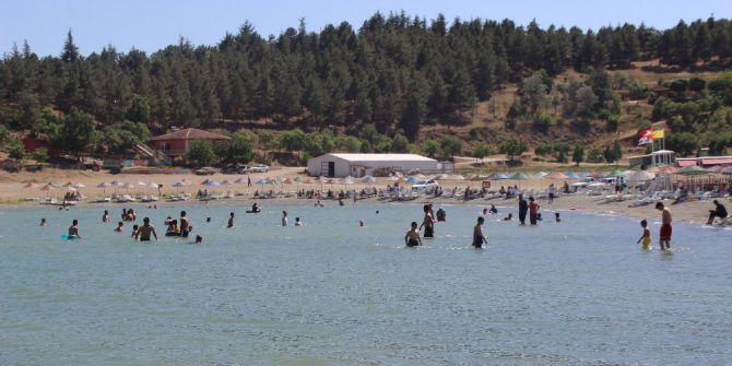 Havalar Isındı, ’Doğunun Denizi’ Doldu Taştı