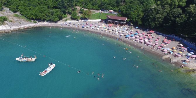 Akçakoca’da Plajlar Tıklım Tıklım