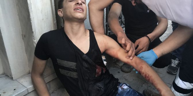 Bıçaklanan İki Kardeş Metrelerce Yürüdükten Sonra Yere Yığıldı