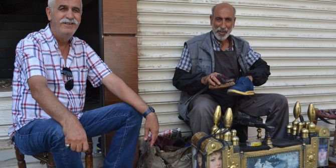 Bir Boya Sandığıyla 10 Çocuk Büyüttü