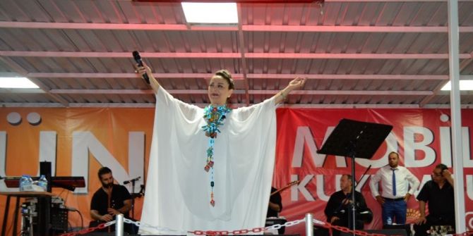 Yayla Şenlikleri’nde Belkıs Akkale Rüzgarı