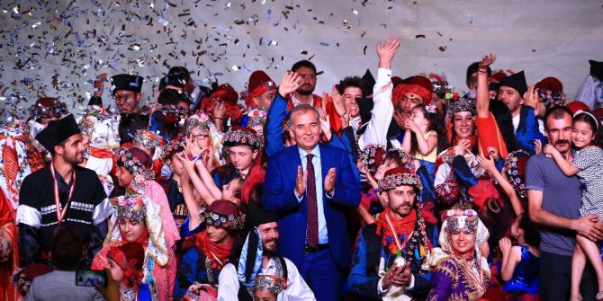 Denizli Büyükşehir Halk Dansları Topluluğundan Yıl Sonu Gösterisi