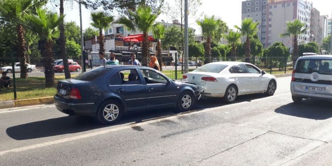 Adıyaman’da İki Otomobil Çarpıştı