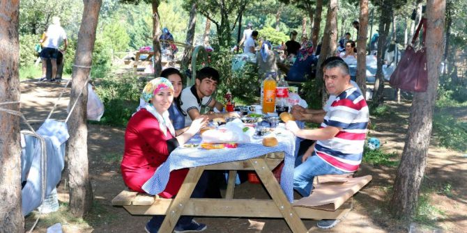 Yozgat’ta Sıcaktan Bunalan Vatandaşlar Soluğu Çamlık Milli Parkı’nda Aldı