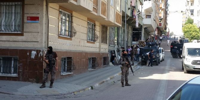 Sultangazi’de Terör Operasyonu: 3 Gözaltı
