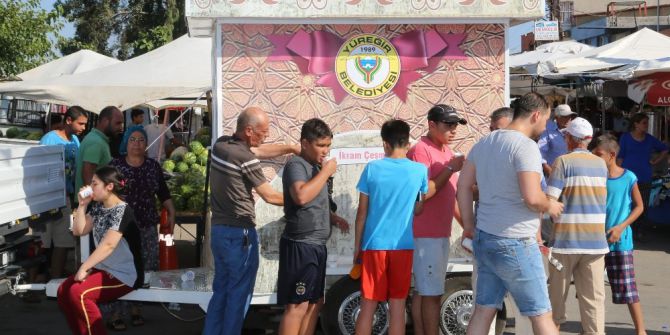 Sıcaktan Bunalan Adanalılara Soğuk Limonata Çeşmesi Hizmeti