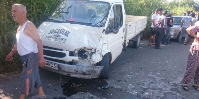 Kamyonet İle Motosiklet Çarpıştı: 2 Ölü