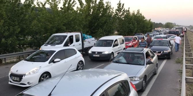 Adalet Yürüyüşü’nde Araç Trafiği Kocaeli’nden Sakarya’ya Kadar Uzadı