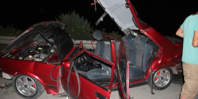 Alkollü Sürücü Önce Park Halindeki Araca Sonra Yayalara Çarptı