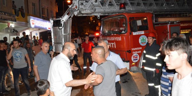 Çatıya Çıkan Vatandaş Polise Zor Anlar Yaşattı