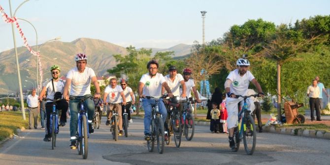 Van Gölü’ne Dikkat Çekmek İçin Pedal Çevirdiler