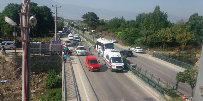 İşçi Servisi Tarlaya Çalışmaya Giden Kadına Çarptı: 1 Ölü