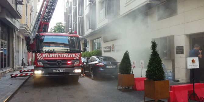 Fatih’te Korkutan Otel Yangını