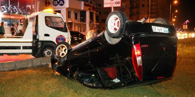 Takla Atıp Hurdaya Dönen Araçtan Çizik Dahi Almadan Kurtuldular