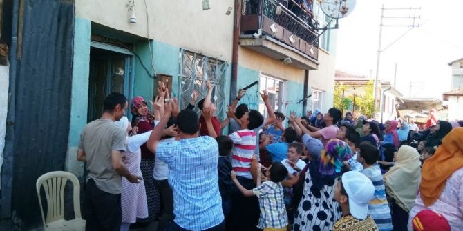 Düğünlerde Çocukların Para Kapma Yarışına Büyüklerde Katılıyor