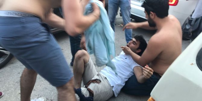 Otomobilin Bagajından Bir Şey Alan Şahsa Arkadan Otomobil Çarptı