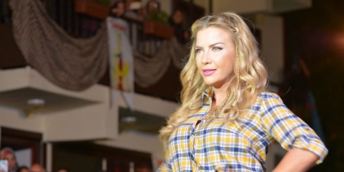 İvana Sert İlk Defa Sokak Defilesinde Yürüdü